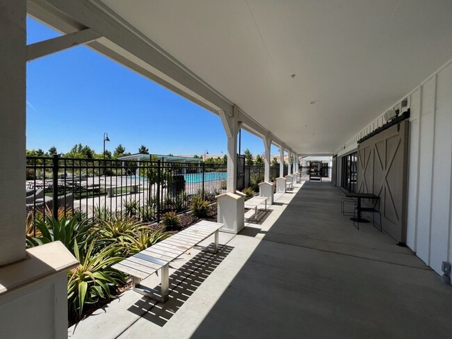 Building Photo - Newer Construction Home located in desirab...