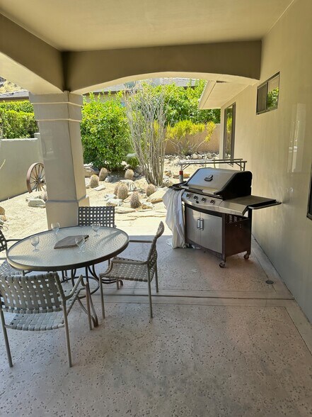 Building Photo - 2800 Cholla Pl