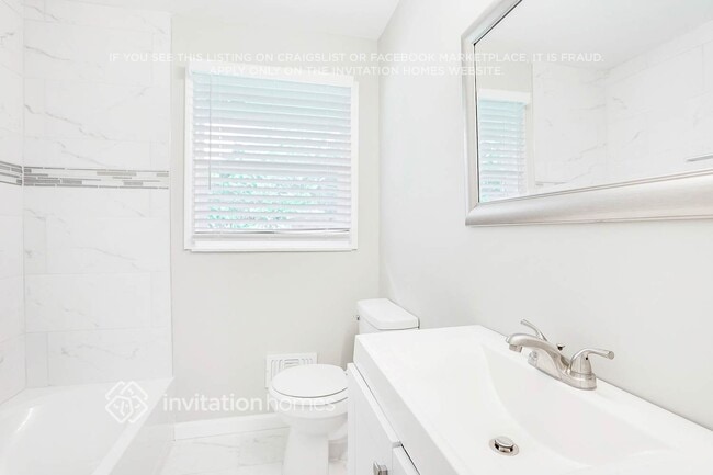 Building Photo - 3237 Tulip Dr