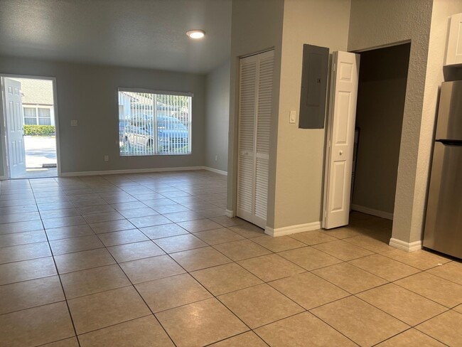 Building Photo - 1939 Palm Acres Dr