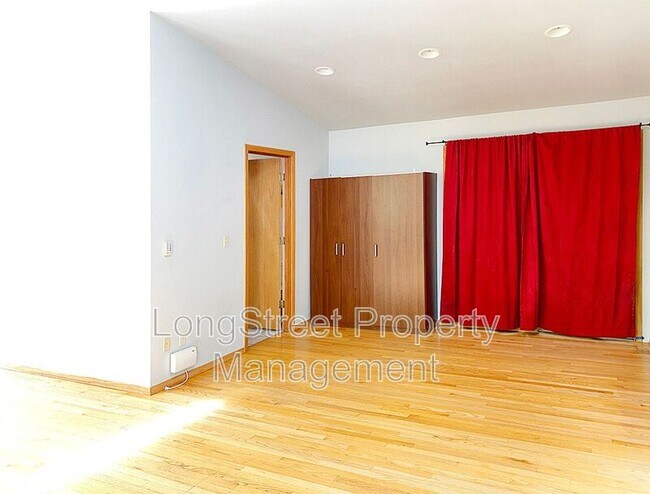 Building Photo - 3558 NW Fillmore Ave
