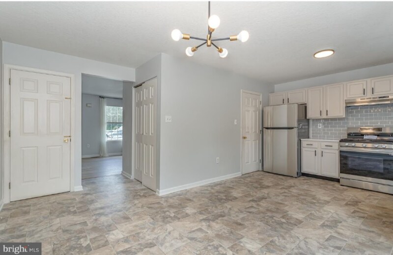 Building Photo - 330 Charles Cir