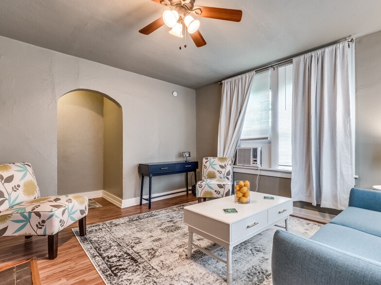 Living space - 529 NW 32nd St