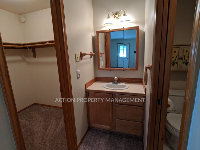 Building Photo - 3 bed 2 bath in Sherwood Village