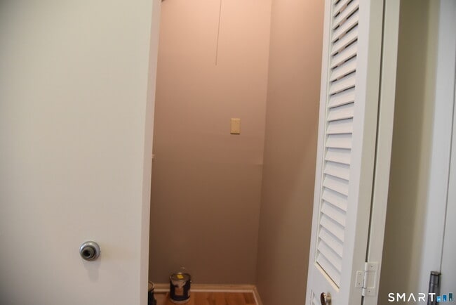 Building Photo - 32 Haviland St
