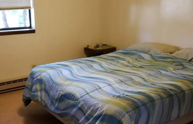 Building Photo - 906 W 2nd St