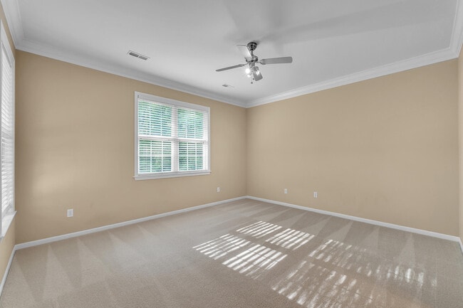 Building Photo - 2950 Hunley Dr
