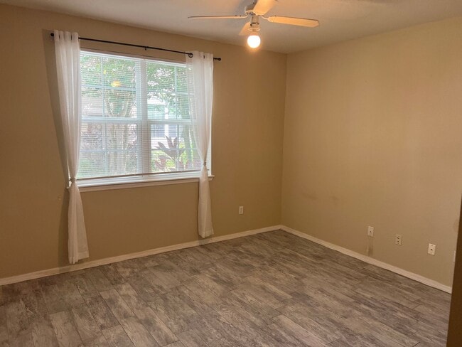 Building Photo - Beautiful 2 Bedroom 2 Bath Condo in the Ha...