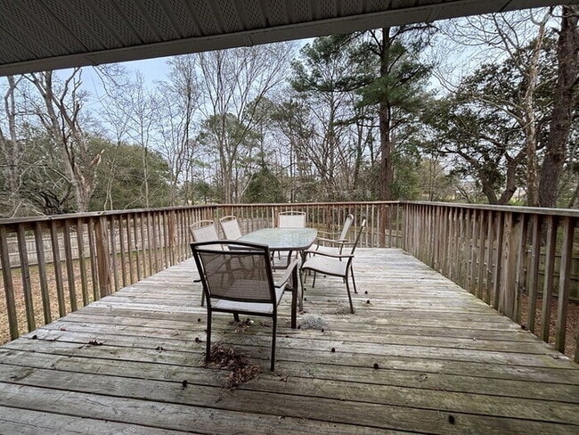 Building Photo - 117 Alma Dr