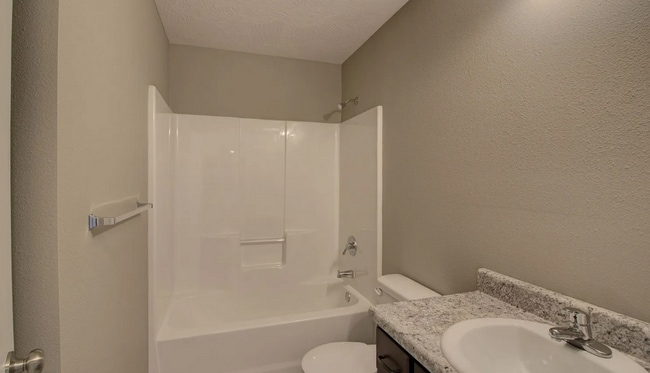 Building Photo - 4 Bedroom Rental Home in Springfield!