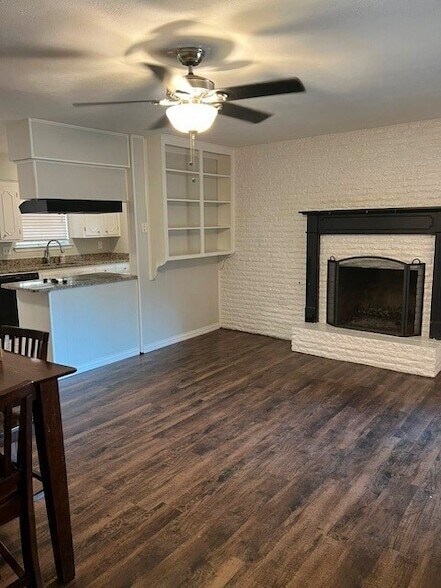 Building Photo - 2501 White Oak Ln
