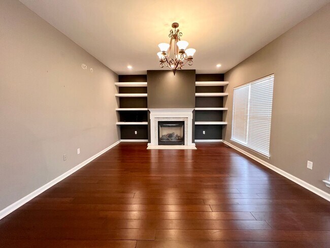 Building Photo - 6 Bed 4 Bath in West End