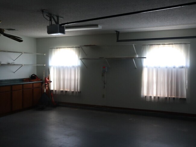 Building Photo - Beautiful Brick Home in Crystal Lakes Estate Call Carole Arcaro 386-216-4900 Deltona Lakes Realty