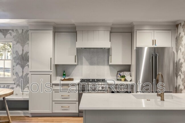 Building Photo - 7 Logan St