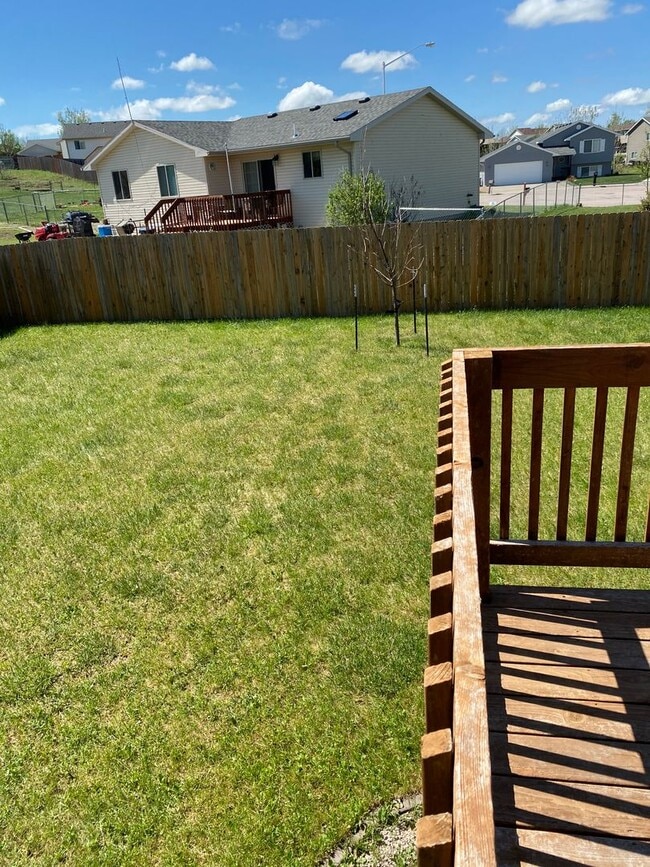 Building Photo - ~Applications Pending~ Beautiful 3 Bedroom, 2 Bathroom Home for Rent