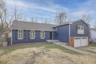 Building Photo - 10530 W 92nd Pl