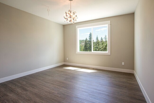 Building Photo - Stunning Northwest 4 Bed 3 Bath Townhome f...