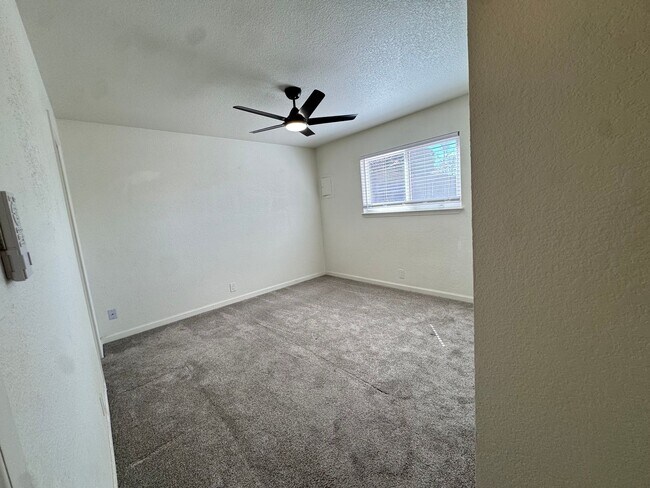 Building Photo - Academy Acres North 3 Bed Ready Now!