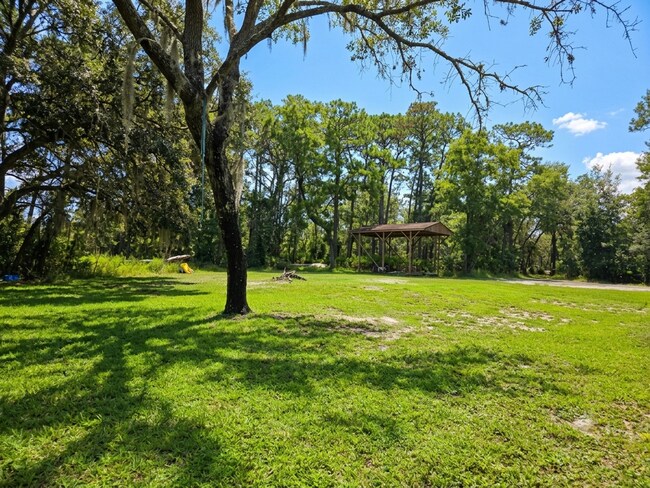 Building Photo - 10300 Woodland Waters Blvd