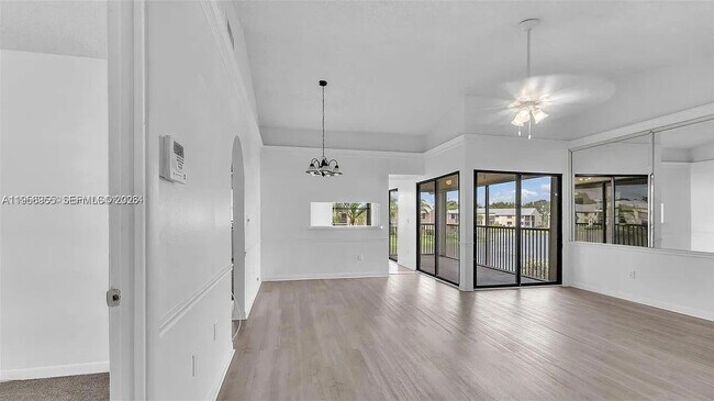 Building Photo - 1280 S Franklin Ave