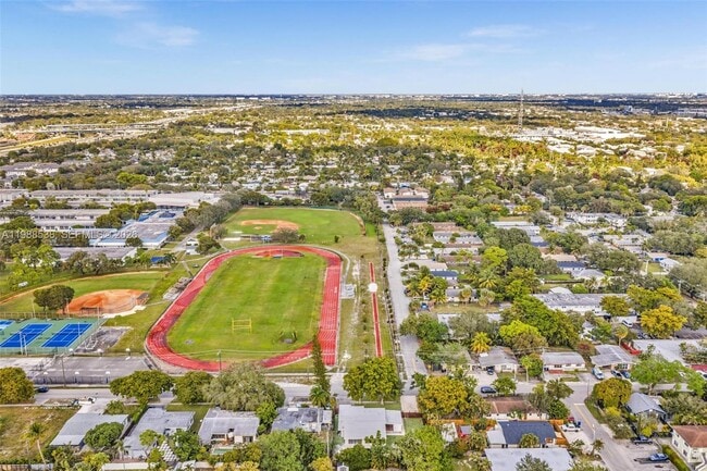 Building Photo - 1600 SW 9th St