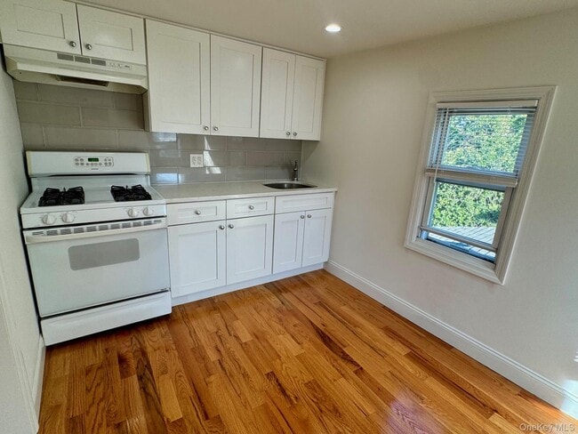 Building Photo - 105 Burtis St