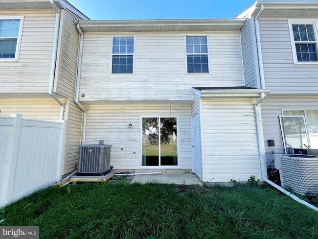 Building Photo - 45288 Rumsford Ln