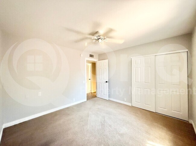 Building Photo - 5539 E Bloomfield Rd