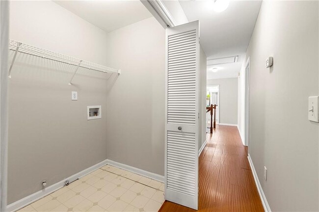 Building Photo - 580 Olde Lauren Ct