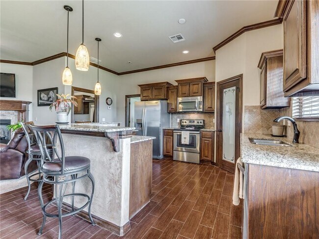 Building Photo - Stunning Yukon Home