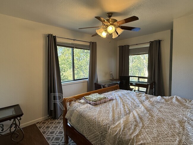 Building Photo - 539 Hatfield Dr