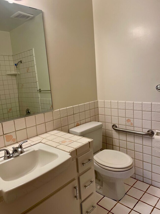 Building Photo - Upper East/Mission Area 3 Bedroom Home - Available Mid-August