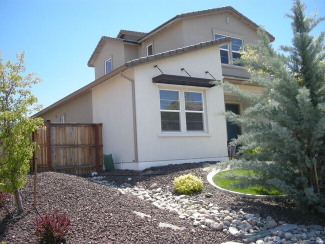 Building Photo - Fully Furnished Four Bedroom, Three Bath H...