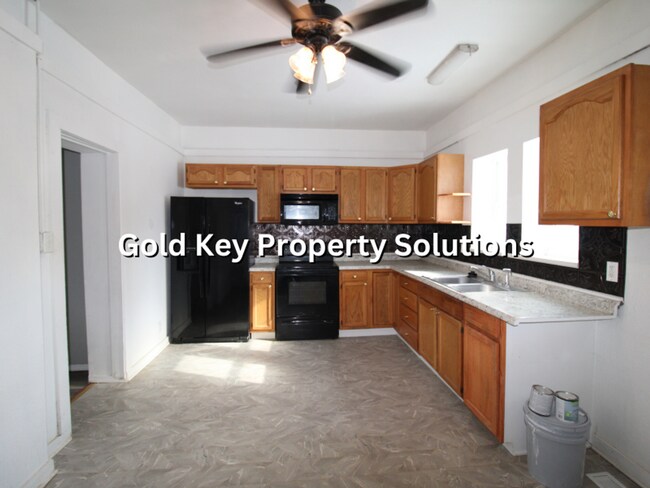 Building Photo - 1221-1223 W 14th St