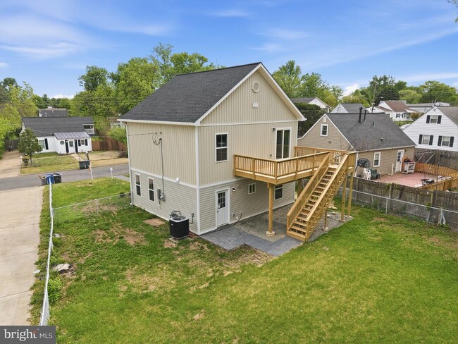 Building Photo - 129 Evans St