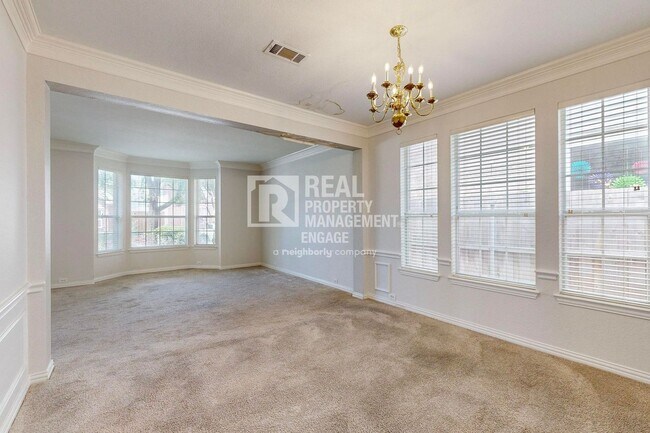 Building Photo - Elegant 5-Bedroom Home for Rent in Prime C...