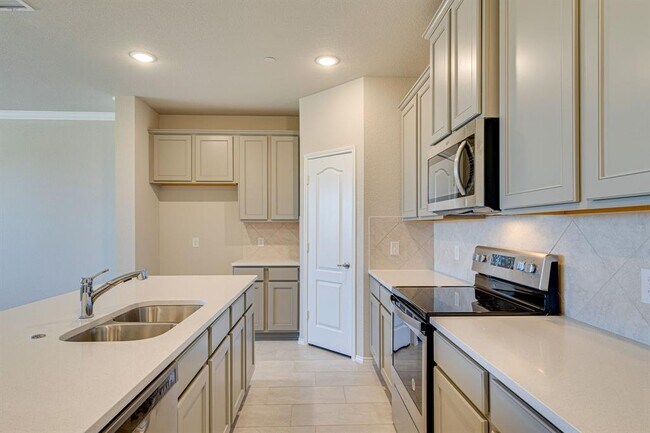 Building Photo - 3404 Becker Dr