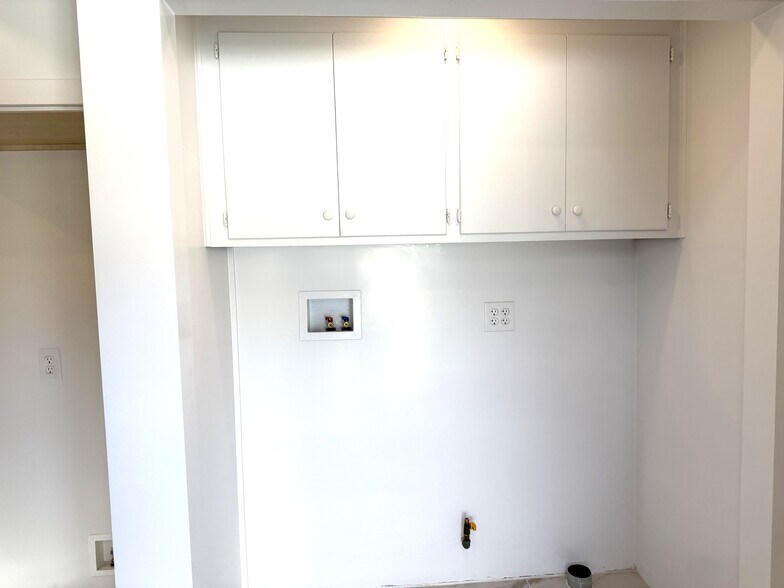 Building Photo - 3650 Hackett Ave