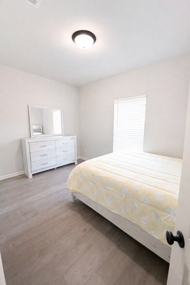 Building Photo - 1513 R. Esplanade