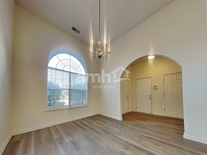 Building Photo - 3145 Amanda Belle