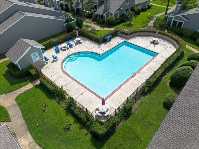 Building Photo - 6324 Shadow Tree Dr