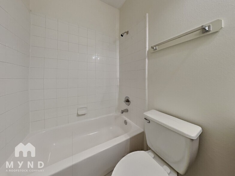 Building Photo - 1746 Cloister Dr