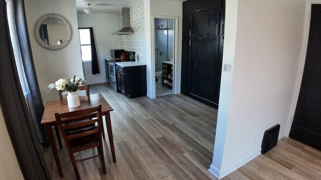 Building Photo - 1420 E 9th St