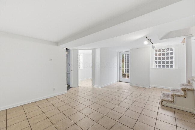 Building Photo - 557 E Weisheimer Rd