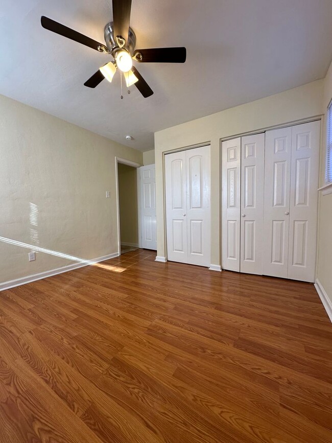Building Photo - Malibu-4 Bedroom 2 Bath Single Family home