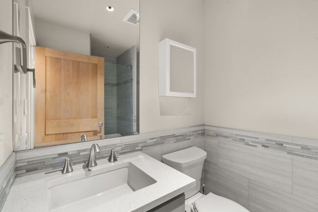 Building Photo - 175 Lithia Way