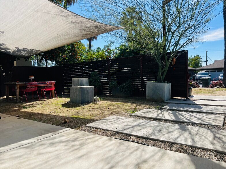 Building Photo - 5177 Carlingford Ave