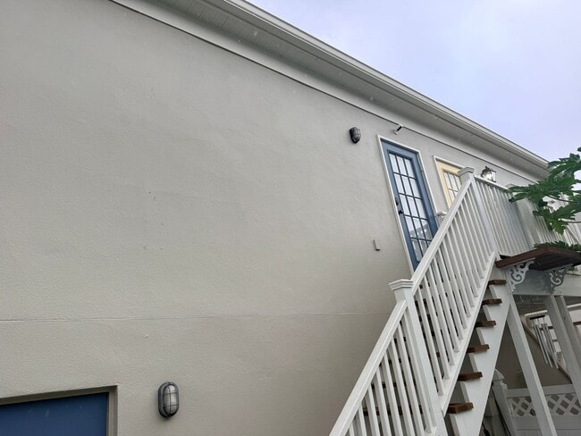 Building Photo - Studio Garage Apartment 623b Mulberry, Cel...