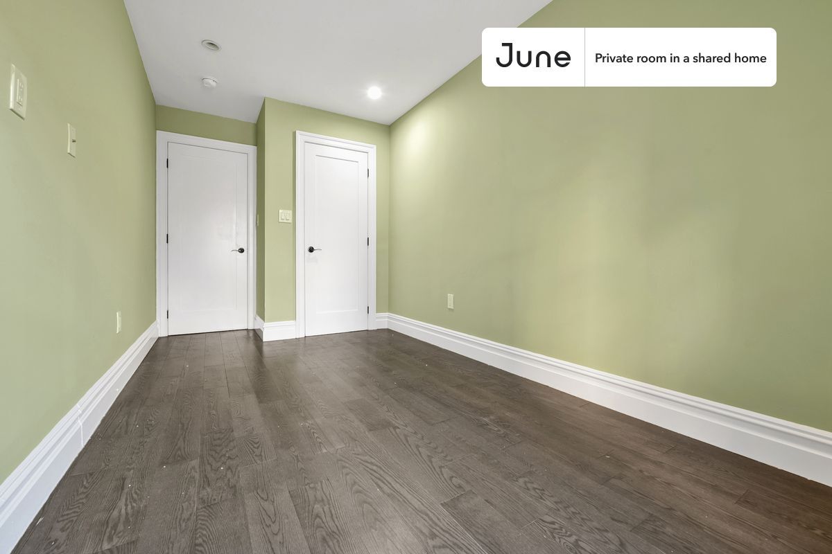 Building Photo - Room in Shared 3 bed/1 bath home