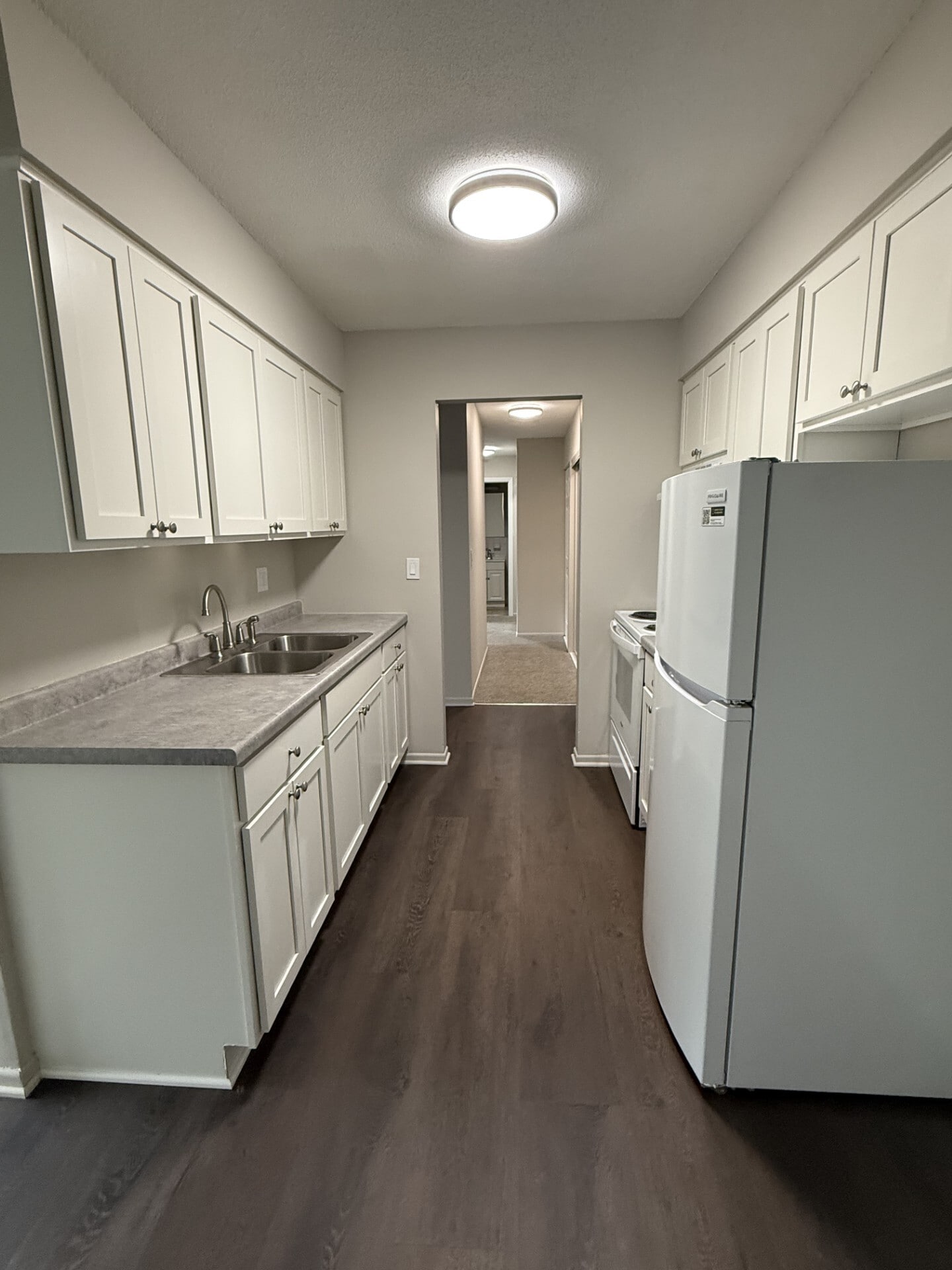 Building Photo - Goldenstar